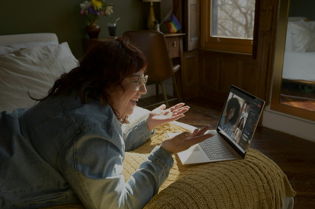 mentor guiding student online